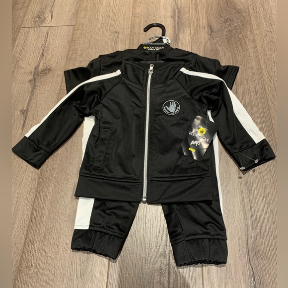 NWT. Baby boy 3 piece set size 12 months. Body glove. - Picture 2 of 3